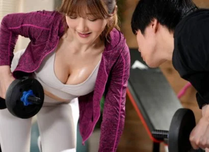 Chàng trai số hưởng với nữ PT gợi cảm quấn lấy nhau