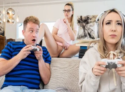 nàng lơ là người yêu, mải chơi game nên bị bạn thân cướp mất