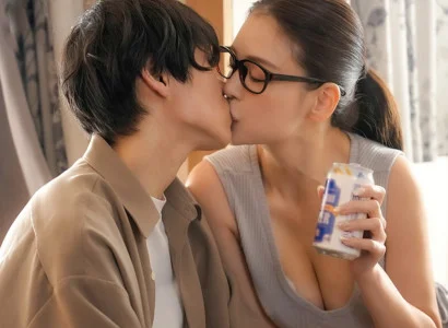 Anh chàng vừa mất người yêu vì bị cắm sừng được chị hàng xóm chia sẻ