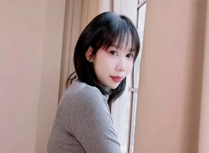 Cô gái trẻ xinh đẹp thuê trọ rồi chịch với chủ nhà