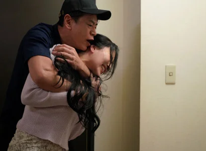 Nữ ca sĩ bị fan xấu xa bức ép quan hệ vì sự hấp dẫn tự nhiên