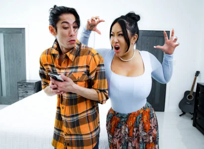 Thằng con trai gây cho mẹ kế xăm trổ hàng múp cực khoái