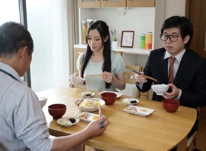 Quá nứng, cô con dâu banh vùng kín cho bố chồng thỏa mãn nhu cầu